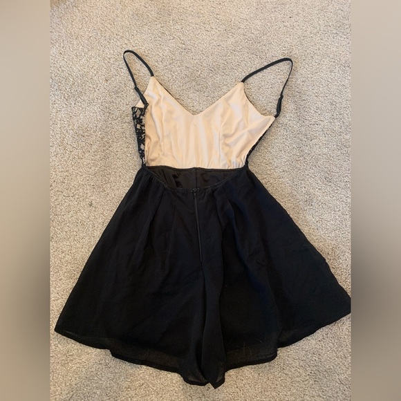 Black Lace Romper with shorts backless - Picture 3 of 5